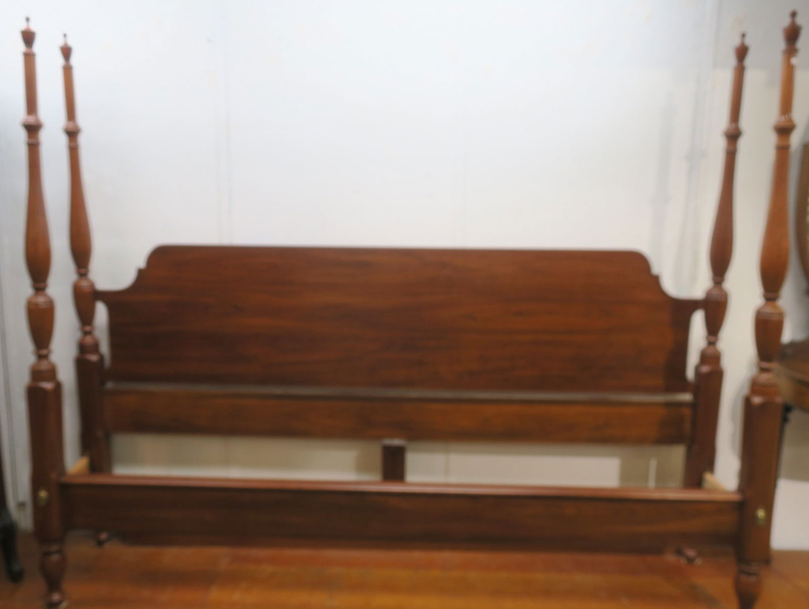 HINKLE-HARRIS King Size Poster Bed: (1 of 4)