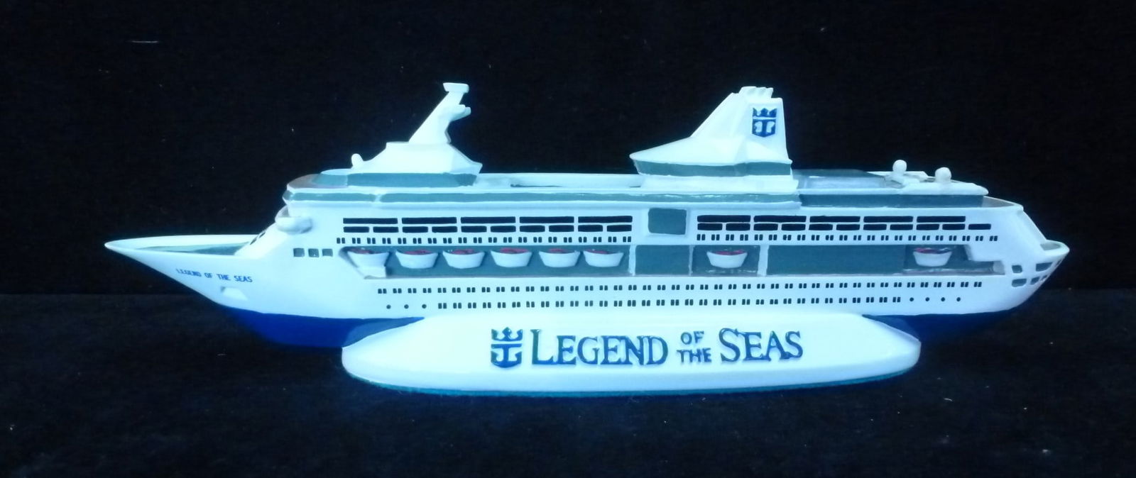 ROYAL CARRIBEAN Captain's Table LEGEND OF THE SEAS: (1 of 3)
