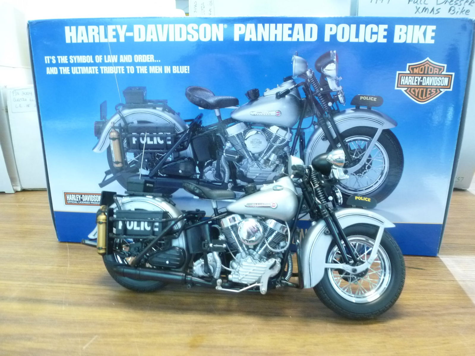 FRANKLIN MINT 1948 PANHEAD POLICE BIKE: (1 of 3)