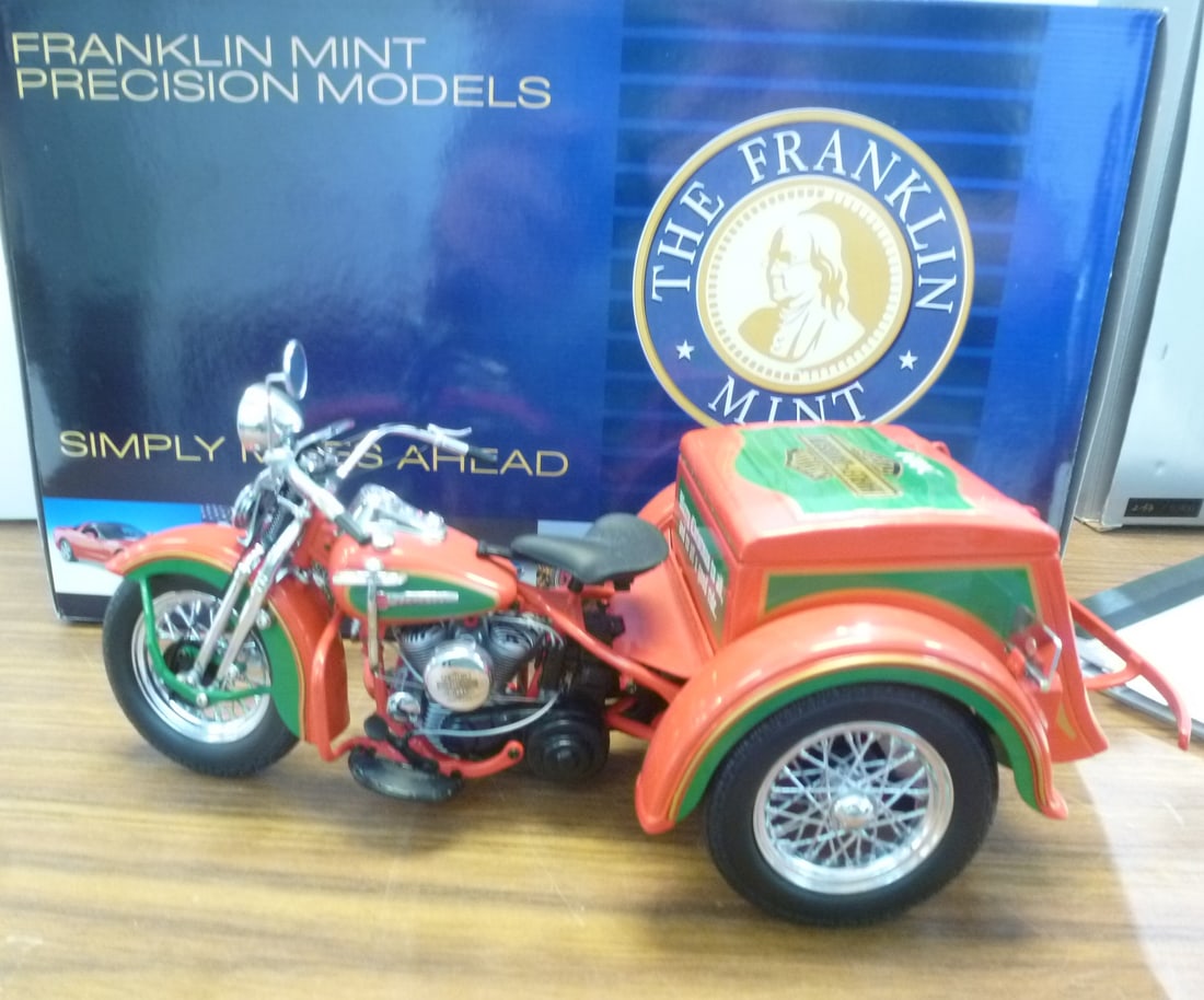 FRANKLIN MINT HARLEY DAVIDSON 2004 CHRISTMAS 3 WHEEL: (1 of 3)