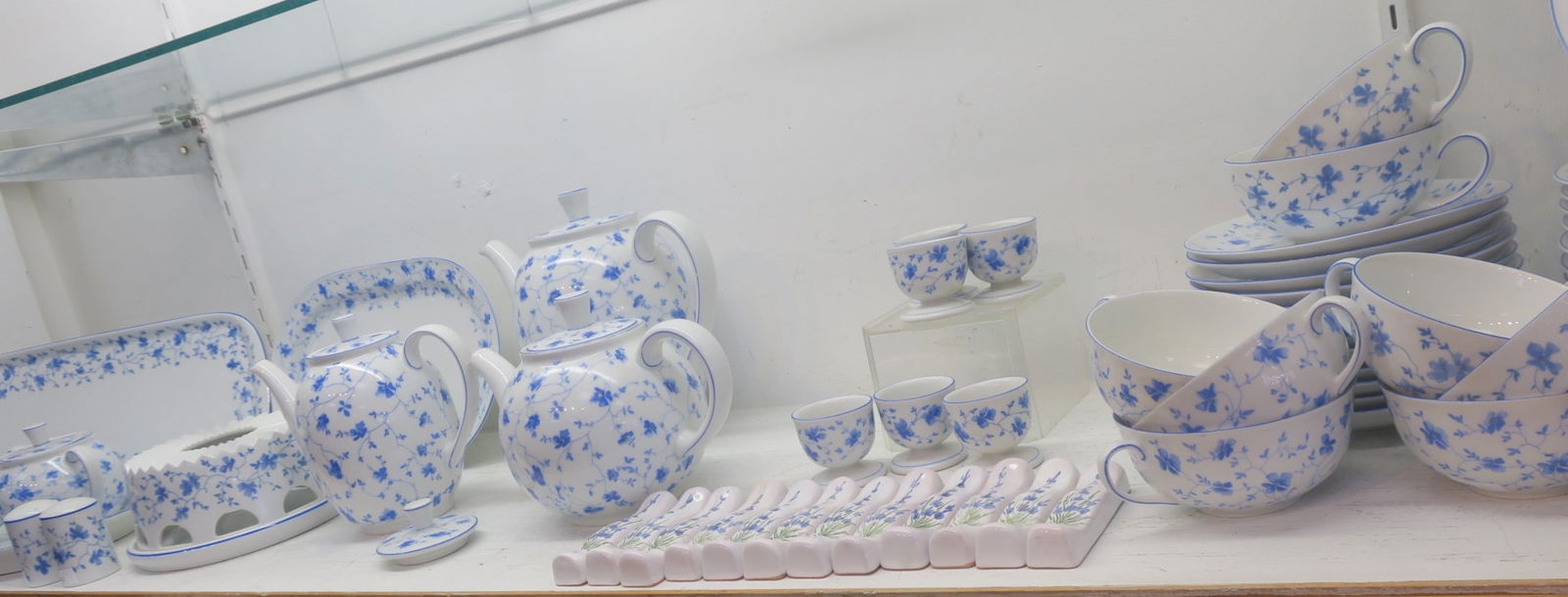 68 Pc. Set COPELAND SPODE "Chinese Rose" Dinnerware: (1 of 4)