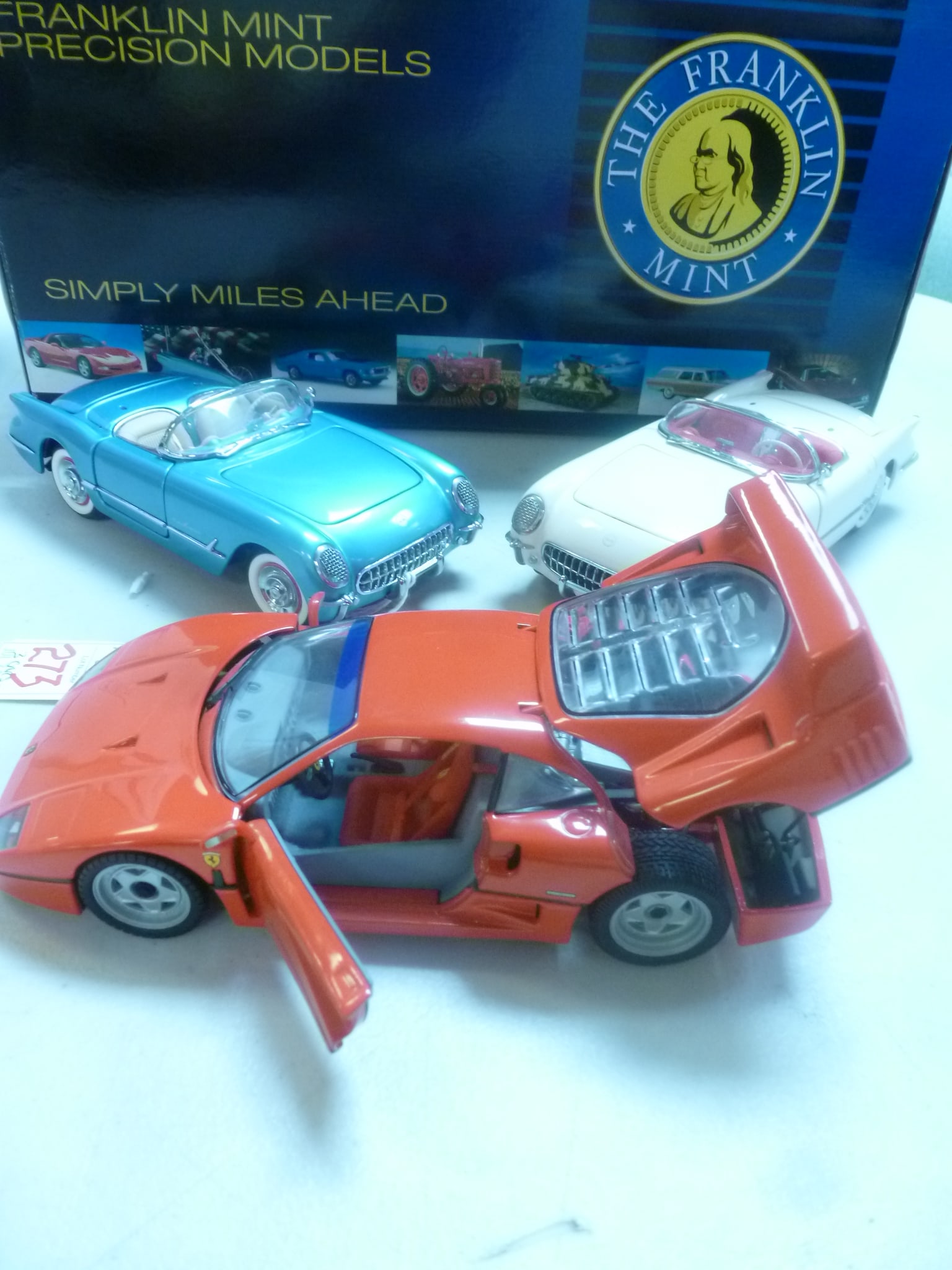 Three FRANKLIN MINT 1/24 Scale Classic Cars:: Three FRANKLIN MINT 1/24 Scale Classic Cars: 1953 Corvette, 1989 Ferrari and 1953 Chevy Corvette. Precision Die Cast Model Cars with Detailed Engine Compartments and Trunks, Starring wheels Turn Front