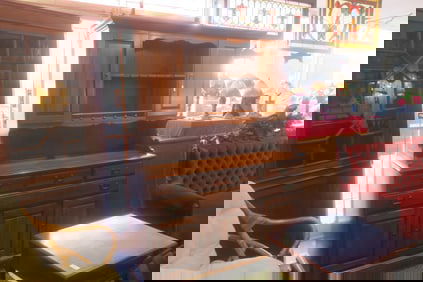 JAMESTOWN FURNITURE CO Early American Cherry Hutch