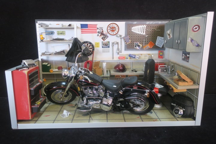 FRANKLIN MINT Harley Davidson Garage w/1998 Fat Boy: (1 of 4)