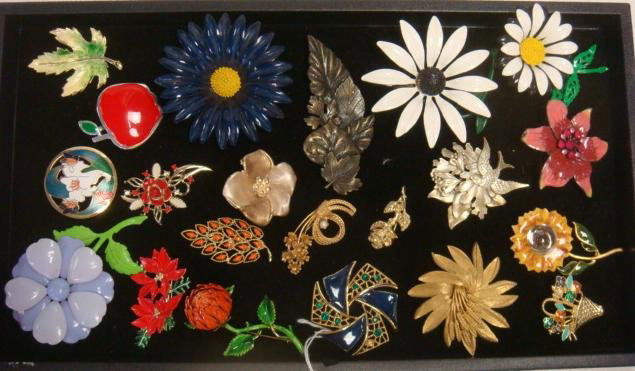 Twenty One Floral Ladies Lapel Pins:: Twenty One Floral Ladies Lapel Pins: Enameled, Goldtone and Copper. Makers Include Best and Coro. Some Convert to Pendants. (100-200)