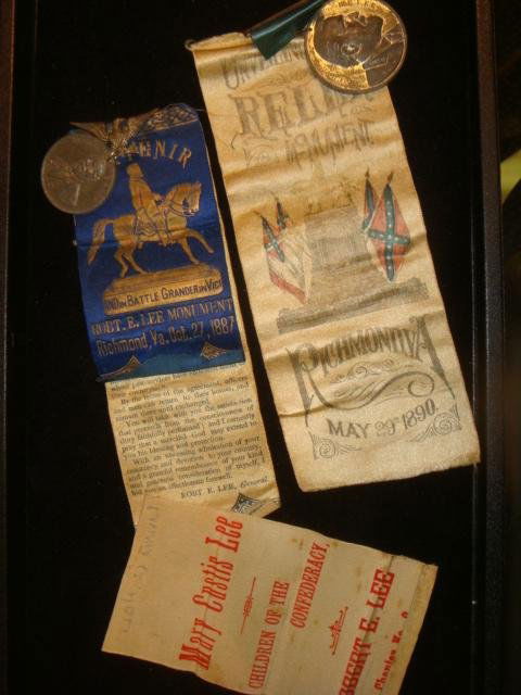 ROBERT E. LEE Monument Medals & Ribbons:: ROBERT E. LEE Monument Medals & Ribbons: Souvenir Medal and Ribbon From Laying of Cornerstone of Lee's Statue on Monument Ave, Oct 27 1887 & Unveiling of R.E. Lee Monument May 29, 1890. Ribbon from Ma