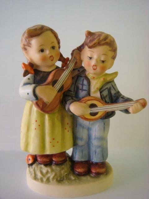 GOEBEL HUMMEL Happy Days HUM 150 Figurine:: GOEBEL HUMMEL Happy Days HUM 150 Figurine: HUM 150 2/0 TMK-5. 4 1/4"T. Known in the Past as Happy Little Troubadours. Also Stamped Munchen on the Bottom. (40-60)