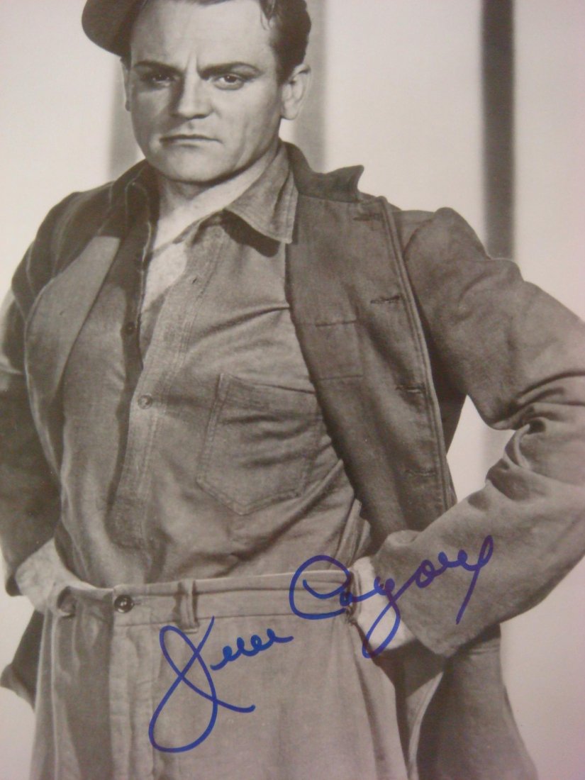 JAMES CAGNEY, Autographed 8x10 B&W Photograph:: JAMES CAGNEY, Autographed 8x10 B&W Photograph: Vintage Glossy 8 x 10 Black & White Photograph of James Cagney. Photo has been Hand Signed with Blue Pen by James Cagney (1899-1986), Academy Award Winne