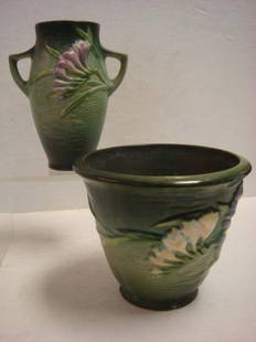ROSEVILLE FREESIA Flower Pot and Vase:: ROSEVILLE FREESIA Flower Pot and Vase: White & Purple Floral Clusters w/ Blade-Like Leaves on Shaded Background of Tropical Green.#670 Crack Thru Side-Repairable-Small Chips on Foot of Flower Pot.