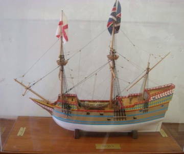 Fully Rigged Model of Galleon SUSAN CONSTANT in Case: