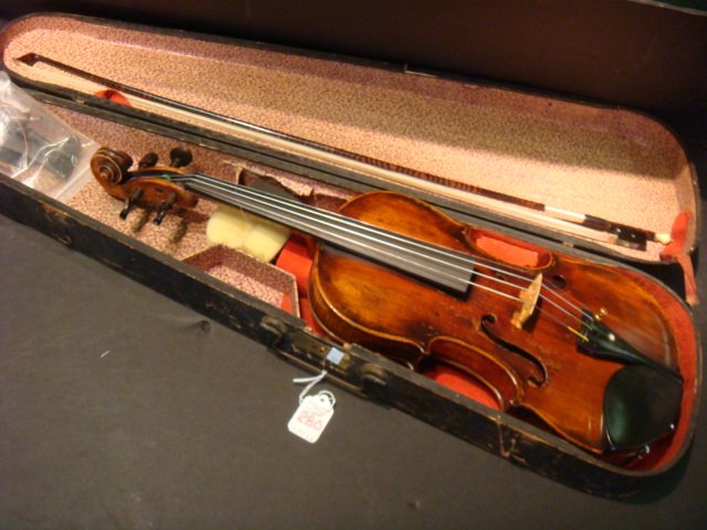 18th Century Violin Attributed to Francesco Gobetti:: 18th Century Violin Attributed to Francesco Gobetti: CA 1740's Violin in the Style of Famous Italian Violin Master Gobetti. Paper Label on Inside "Franciscus Gobetti in Viennii, ANNO 1710". Excellent 