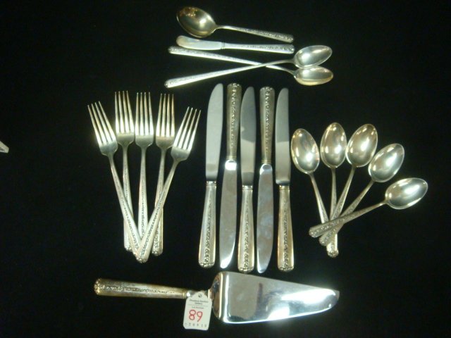 TOWLE Rambler Rose Sterling Flatware, 20 Pieces: Five: TOWLE Rambler Rose Sterling Flatware, 20 Pieces: Five Each of Dinner Forks, Knives and Teaspoons, Two Ice Tea Spoons, Sugar Spoon, Flat Butter Spreader and Pie/Cake Server. Pat. 1937. 16.94 Oz. (300-4