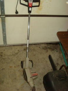CRAFTSMAN POWER TRIMMER/EDGER:: CRAFTSMAN POWER TRIMMER/EDGER: 1 HP With Automatic Blade Brake. (100-200)