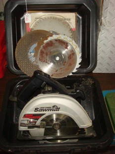 CRAFTSMAN 7 1/4" SAWMIK 2 1/2 HP Circular Saw:: CRAFTSMAN 7 1/4" SAWMIK 2 1/2 HP Circular Saw: In Plastic Carrying Box with Extra Blades. (50-100)