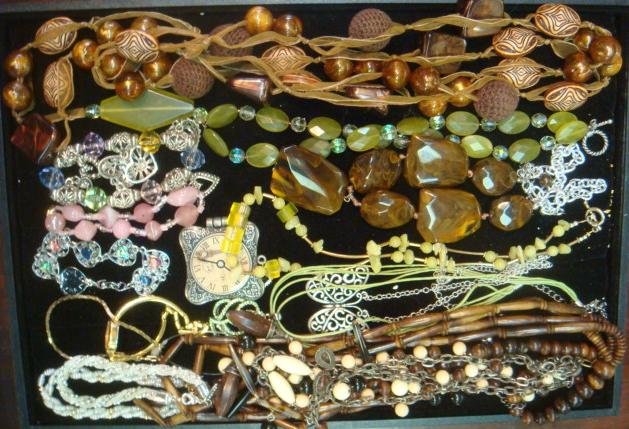 Collection of Necklaces and Bracelets:: Collection of Necklaces and Bracelets: 14 Pcs. Includes Beaded, Rhinestone, Silvertone Chains & Pendants. 3 Bracelets, Some w/Labradorite Adornment. Plus A Goldtone Ladies PULSAR Wristwatch. (100-200)
