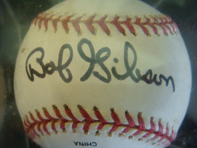 BOB GIBSON Autographed Baseball:: BOB GIBSON Autographed Baseball: Hall of Fame 1972. (40-75)