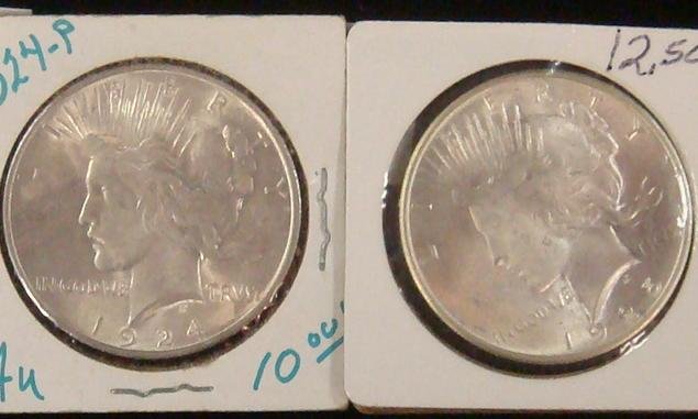 1924 & 1925 US Silver PEACE Dollars:: 1924 & 1925 US Silver PEACE Dollars: Both in AU 50 Condition. In Paper and Cellophane Holders. (60-100)