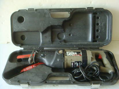 PORTER CABLE Tiger Saw, Model 747 in Case:: PORTER CABLE Tiger Saw, Model 747 in Case: Model 747 Tiger Saw with Variables Speeds. 120V in Case with Blades. (130-170)