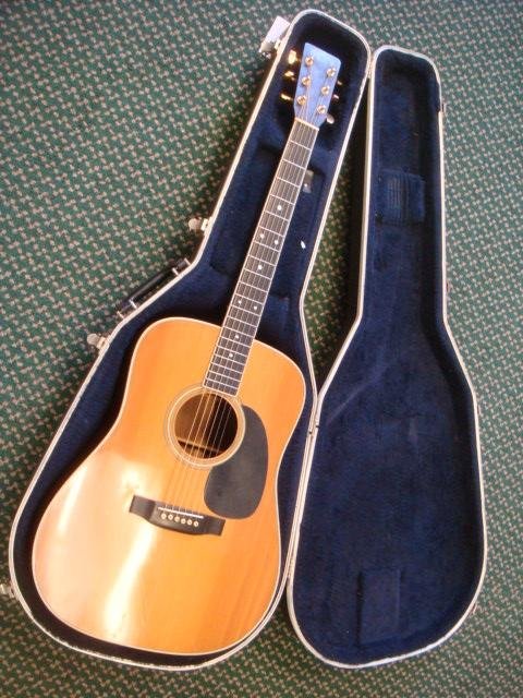 CF MARTIN 1986 D-35 Acoustic Guitar with Hard Case:: CF MARTIN 1986 D-35 Acoustic Guitar with Hard Case: Six String Instrument SN 466360 Spruce Top, Inlaid 3 Piece Back with Center Wedge. Light Crackling on Front Finish. Includes Hard Shell Case. Martin