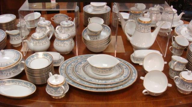 133 Piece Set of NORITAKE Polonaise Dinnerware:: 133 Piece Set of NORITAKE Polonaise Dinnerware: Includes- 14 Dinner Plates, Cups, Saucers, Salad Plates, Dessert Plates. 13 Salad Bowls, Bread Plates, Berry Bowls. 12 Soup Bowls, 6 Tea Pots, 4 Open Ve