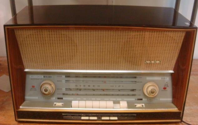 SABA 300 Stereo HiFi Table Radio:: SABA 300 Stereo HiFi Table Radio: German Company, 1923-1995. Tube Radio, AM/FM, Mono/Stereo. Working Order, Circa 1960's. Short Wave and Marine Bands. (200-400)