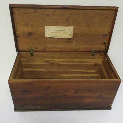Roos Mfg Co Tennessee Red Cedar Chest