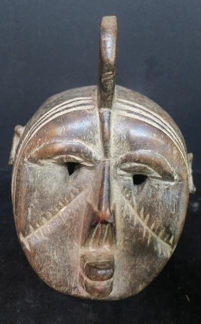 CHEWA Tribe, Mozambique, Star Gazer Helmet Mask:: CHEWA Tribe, Mozambique, Star Gazer Helmet Mask: CA 1800, Worn so Mask is Gazing at the Stars. Crested Face with Scar Facial Tattoos, Pursed Lips. This Tribe Created Hundreds of Different Styles. 11"x