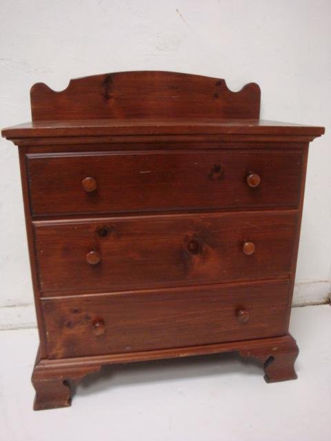Dark Pine 3 Drawer Side Stand with Back Splash:: Dark Pine 3 Drawer Side Stand with Back Splash: Country Style with Shaped Back Splash Over Stacked Drawers having Wooden Knobs. Ogee Bracket Feet Front and Back. Some Scuffing. (80-160)