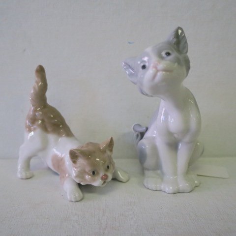Two Lladro Porcelain Cats: (1 of 4)
