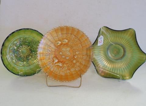 Three Pieces of Vintage Carnival Glass: (1 of 4)