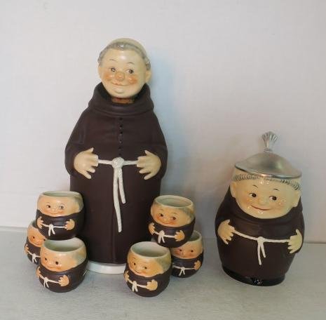 GOEBEL Friar Tuck Stein, Cups and Bottle Holder:: GOEBEL Friar Tuck Stein, Cups and Bottle Holder: (-)
