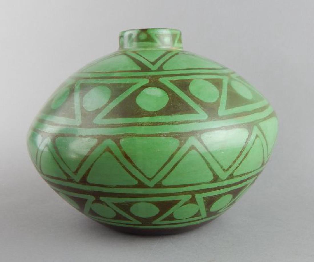 Peruvian Art Pottery Vase (1 of 4)