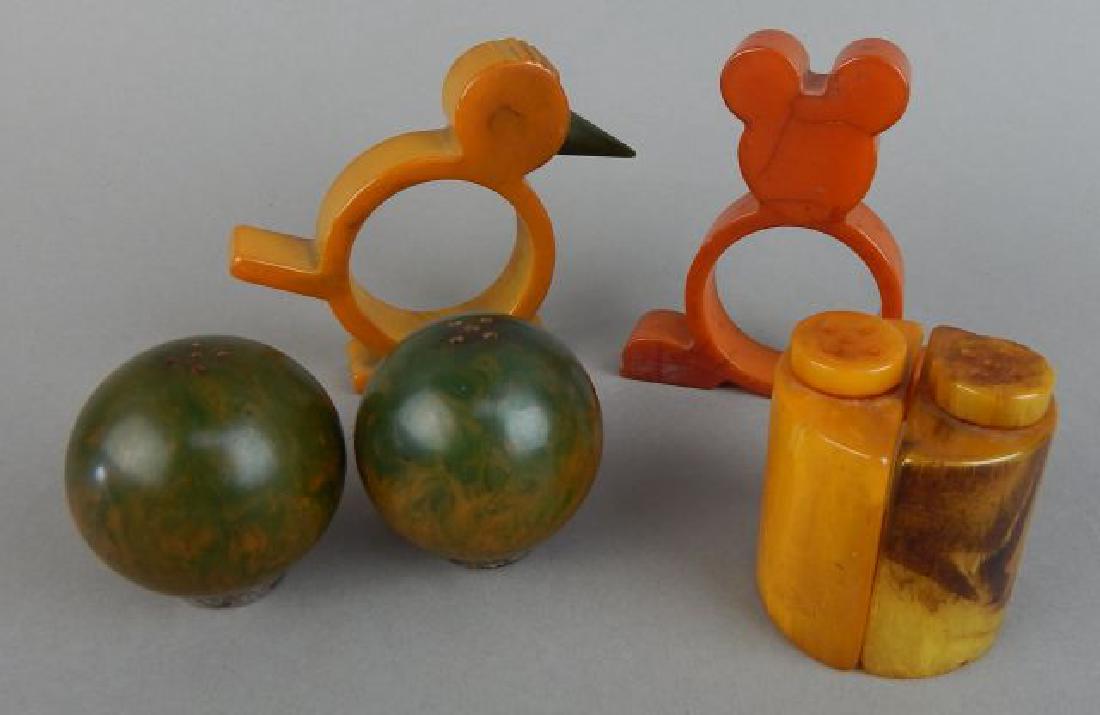 Bakelite Napkin Rings & Salt and Peppers (1 of 4)