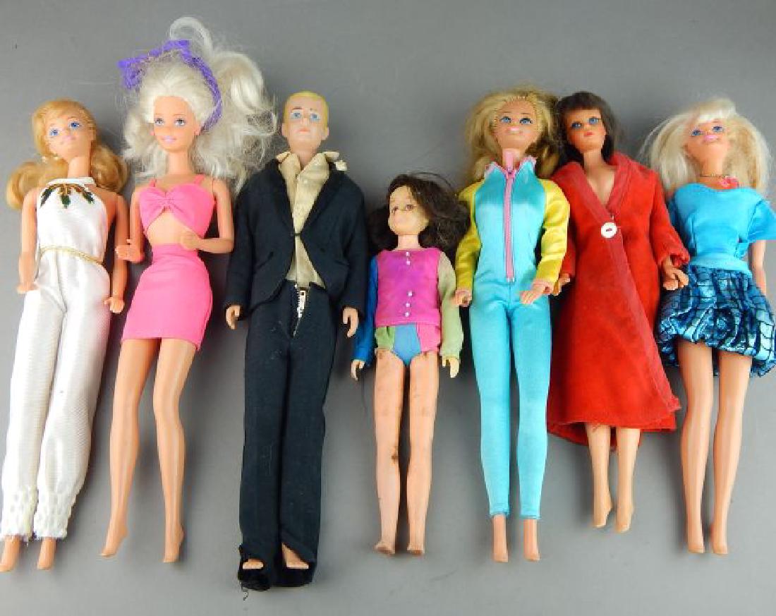 7 Vintage 1960s Barbie Dolls (1 of 4)