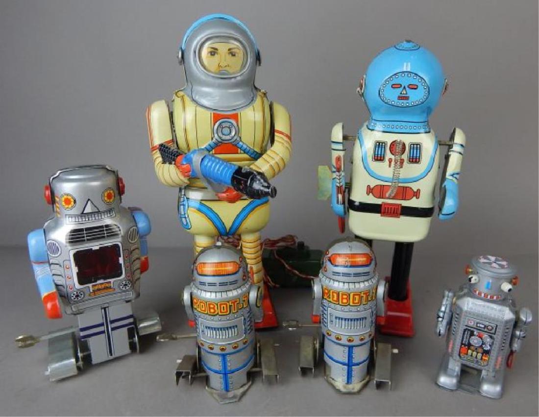 Two Moon Men and Four Robots Tin (1 of 2)