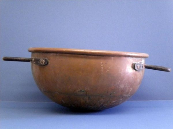 A20-2 OLD COPPER CANDY POT: A20-2 OLD COPPER CANDY POT Possibly french. Measures 6" deep x 171/2" diameter.