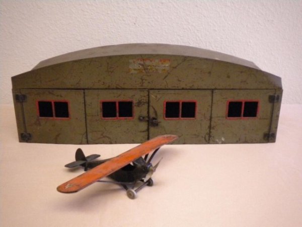 C3-19 BUDDY "L" AIRPLANE HANGER WITH AIRPLANE: C3-19 BUDDY "L" AIRPLANE HANGER WITH AIRPLANE