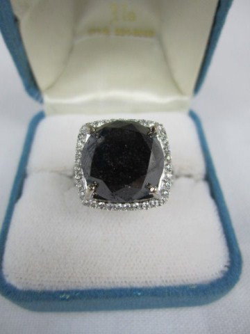 A34-12 14K BLACK & WHITE DIAMOND RING: Clarity decasse, fancy black, clarity SI-2 to I-2, color F-H, total weight of diamonds 11.12ct.