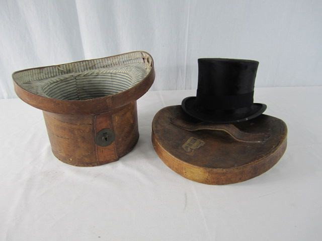 A32-31 BEAVER TOP HAT WITH LEATHER BOX: Made in France By Battersby & Co London.