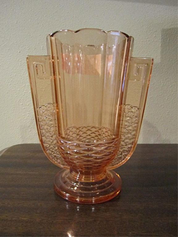 (M766) VAL ST LAMBERT ART DECO VASE: Circa 1925 Belgium. In good condition. Measures 9" tall.
