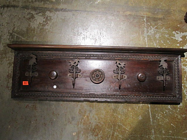 (T1116) COAT RACK: In good condition.