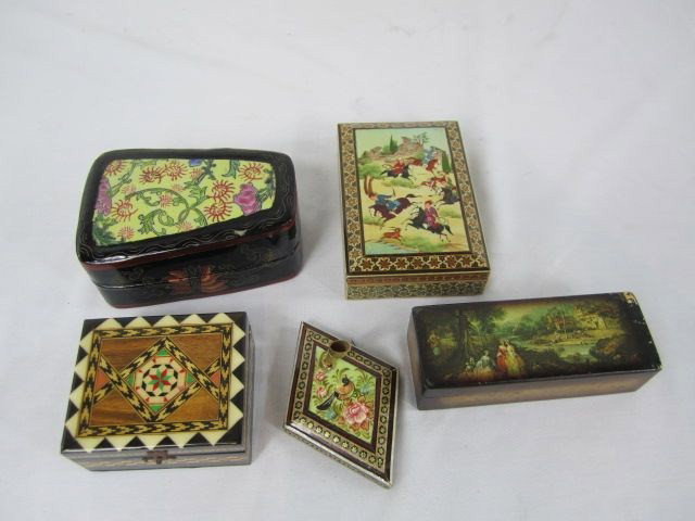 C41-9 LOT OF 4 BOXES & PEN HOLDER: All in good condition. Estimate $100 - $300