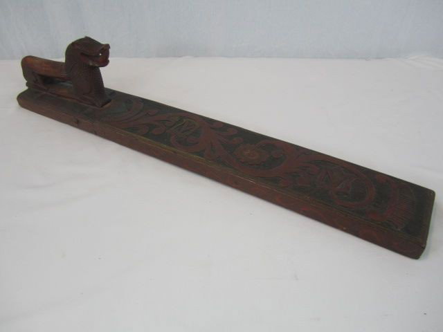 C93-11 SCANDINAVIAN 1841 MANGLE BOARD IRON: Fair condition with age. Measures 29 1/2" long x 4 1/2" wide. Estimate $100 - $300