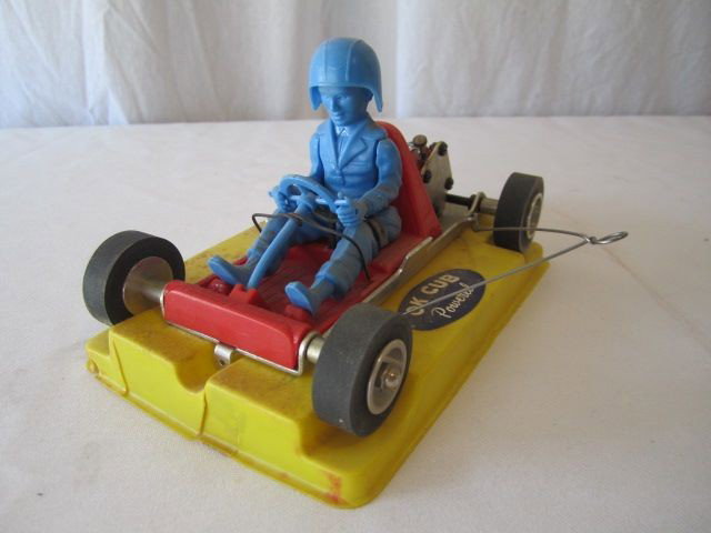 D31-29 VINTAGE CUB-KART GEAR DRIVEN CAR: In original box with instructions. Estimate $40 - $80