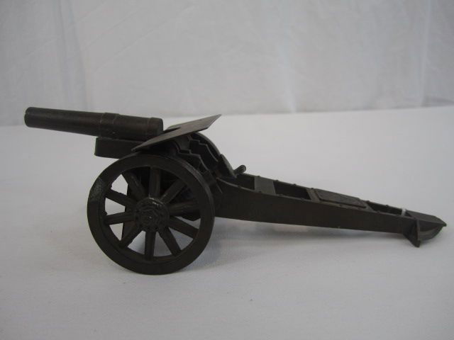 A44-190 SMALL ANTIQUE TOY CANNON: Measures 2 1/4" tall x 8 1/4" long. Estimate $100 - $200
