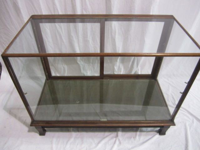 D50-3 DISPLAY CASE - 2