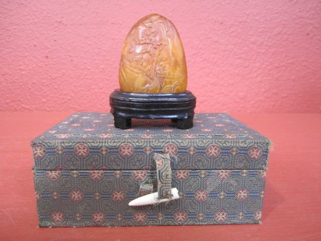 D56-8 SOAPSTONE SEAL BLANK IN BOX: Measures 3" tall. Estimate $100 - $300