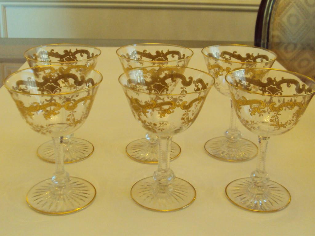 F60-330 SET OF 6 ST. LOUIS WINE GOBLETS: With gold scroll work on top. Estimate $300 - $500
