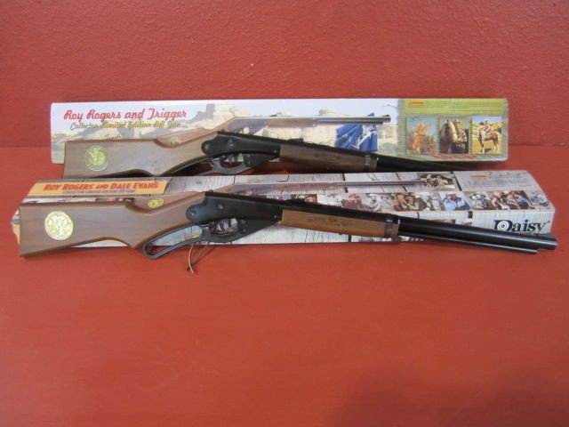 A20-11 PAIR OF DALE EVANS / ROY ROGERS AIR RIFLES: Mint condition, in original boxes with papers. Dated 2000. Measures 35 3/4" long. Estimate $200 - $400