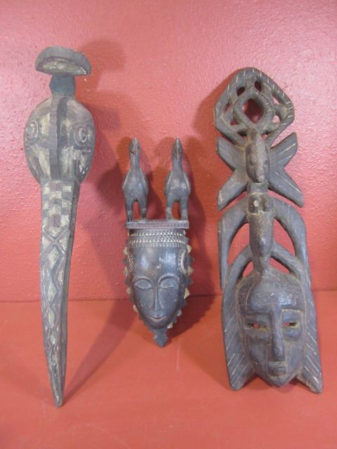C79-3 LOT OF 3 AFRICAN HANGING WALL MASKS: Largest measures 28 1/4" tall. Estimate $100 - $300